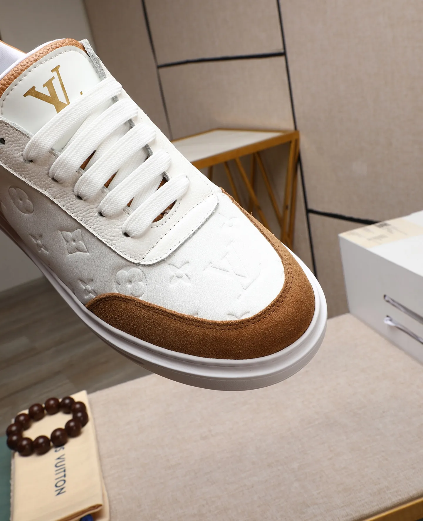Men's shoes 💰540 📛📛【LOUIS VUITTON】Louis Vuitton new product👟Milan fashion catwalk style🇰🇾🇰🇾LV family logo, celebrity style, a must-have for fashionistas⚠️Classic presbyopia flower➕Water-dyed cow lining➕Special outsole👞Number 38-44 (45 46 custom-made)